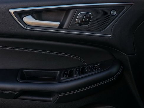 Used 2023 Ford Edge Titanium image 24