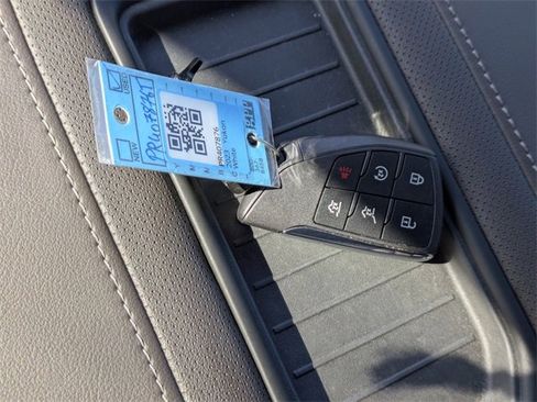 Used 2023 GMC Yukon SLT w/ SLT Luxury Package image 38