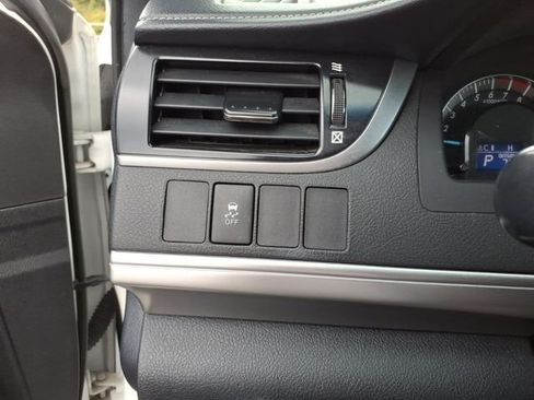 Used 2012 Toyota Camry SE FWD image 18