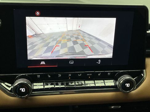 Used 2023 GMC Canyon AT4 w/ AT4 Premium Package AWD/4WD image 6