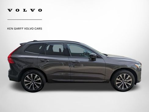 Used 2025 Volvo XC60 B5 Core AWD/4WD image 2