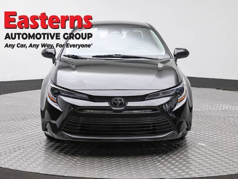 Used 2024 Toyota Corolla LE FWD image 2