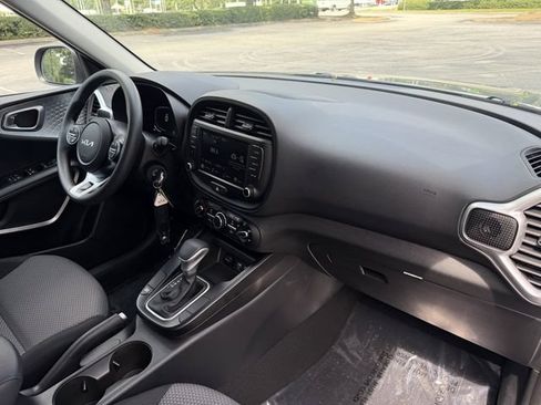Used 2025 Kia Soul LX w/ LX Technology Package FWD image 33