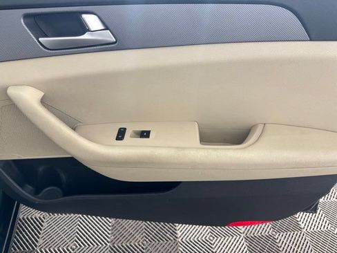 Used 2017 Hyundai Sonata SE FWD image 19