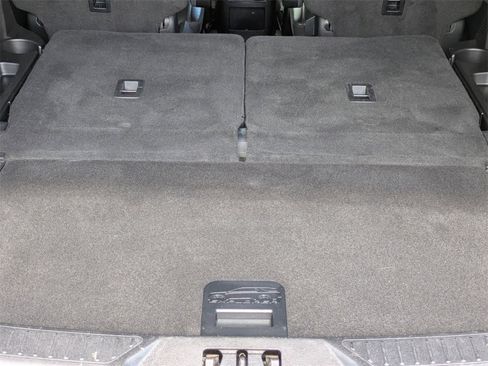 Used 2020 Ford Explorer Platinum w/ Premium Technology Package image 32