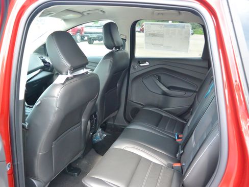 Used 2019 Ford Escape Titanium image 14