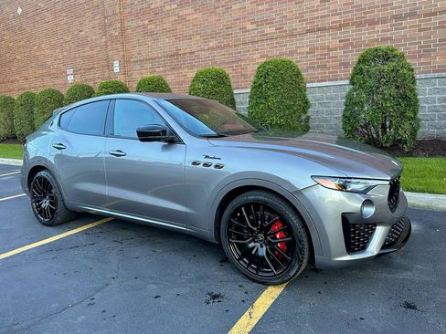Used 2022 Maserati Levante Modena AWD/4WD image 17