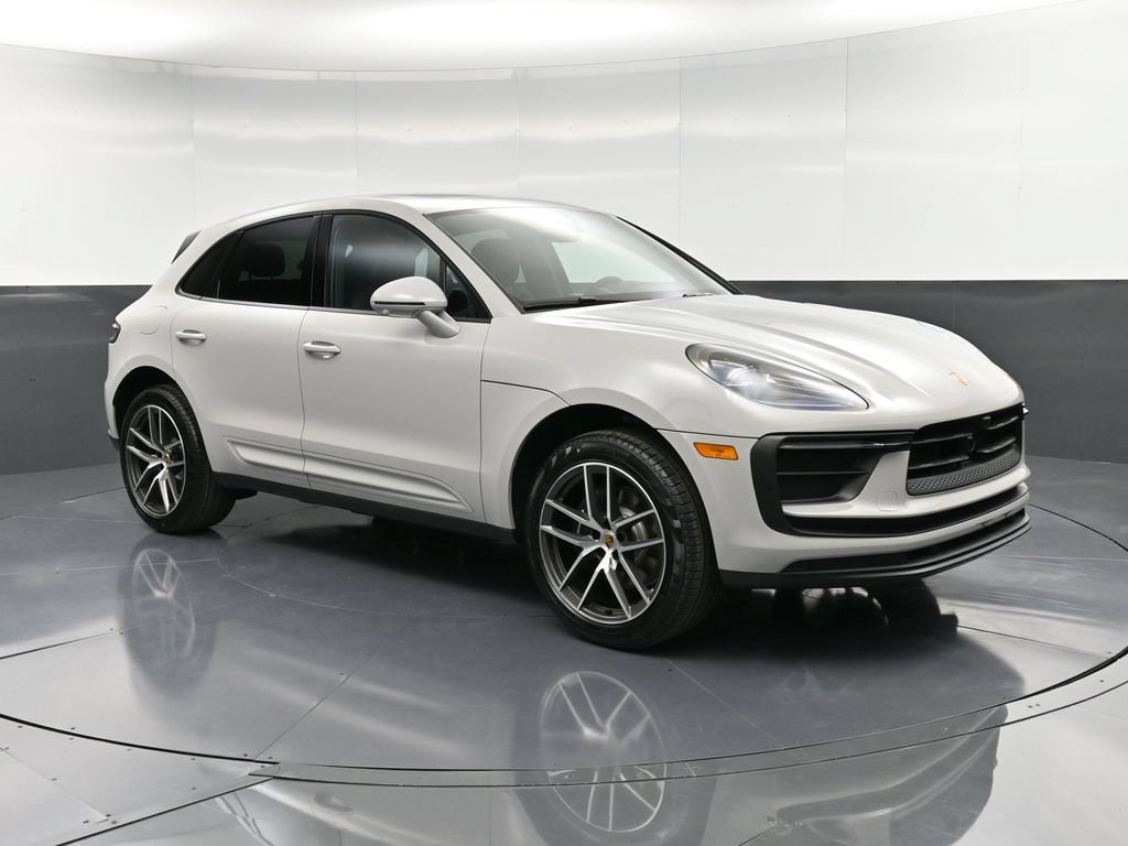 Certified 2026 Porsche Macan AWD/4WD image 10