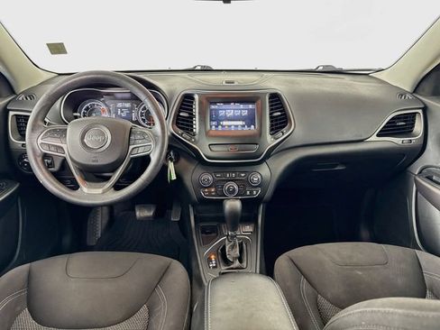 Used 2019 Jeep Cherokee Latitude w/ Popular Appearance Group FWD image 24