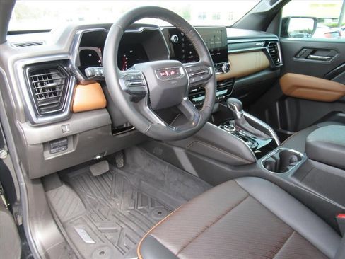 Used 2023 GMC Canyon AT4 w/ AT4 Premium Package AWD/4WD image 17