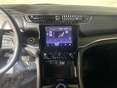 Used 2025 Jeep Grand Cherokee L Laredo w/ Luxury Tech Group I AWD/4WD image 28