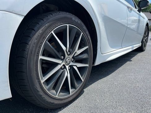 Used 2021 Toyota Camry SE FWD image 12