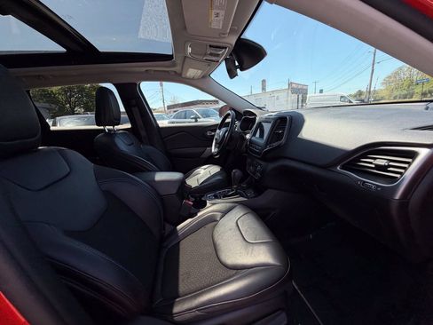 Used 2021 Jeep Cherokee Latitude Plus w/ Sun & Sound Group AWD/4WD image 14