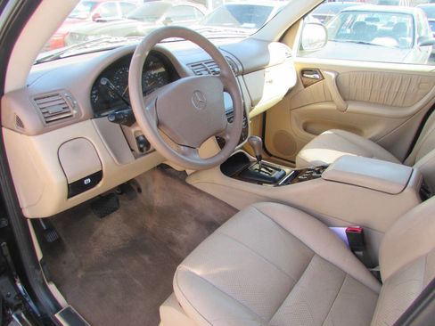 Used 2000 Mercedes-Benz ML 320 4MATIC image 10