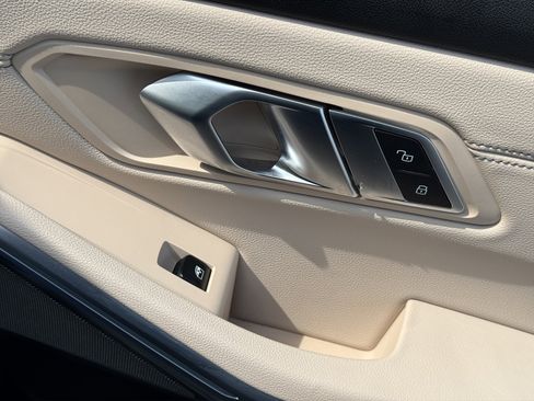 Used 2020 BMW 330i xDrive Sedan w/ Executive Package image 19