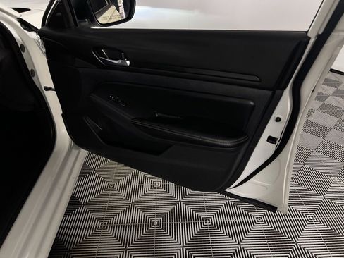 Used 2025 Nissan Altima 2.5 SV image 31