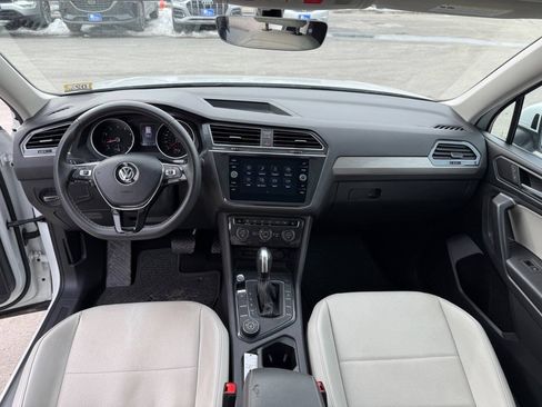 Used 2021 Volkswagen Tiguan SE w/ Panoramic Sunroof Package AWD/4WD image 22