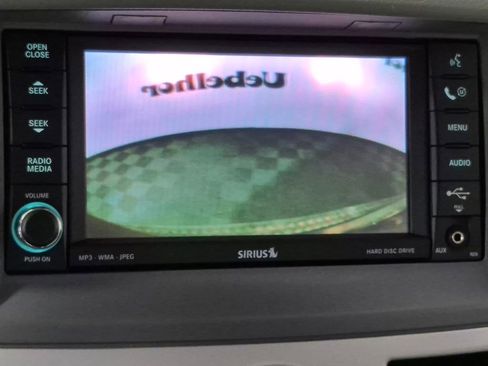 Used 2009 Chrysler Town & Country Touring image 19