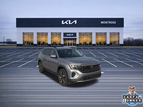 Used 2025 Volkswagen Atlas SE AWD/4WD image 3