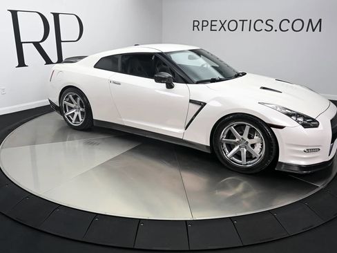 Used 2012 Nissan GT-R Premium AWD/4WD image 7