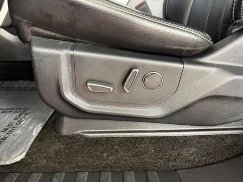 Used 2018 Ford F150 Lariat w/ Equipment Group 502A Luxury AWD/4WD image 15