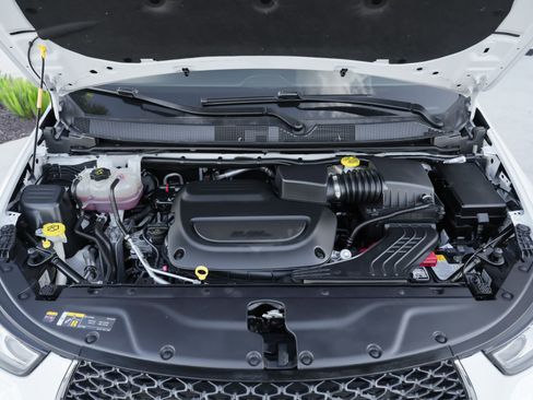 Used 2024 Chrysler Pacifica Touring FWD image 43