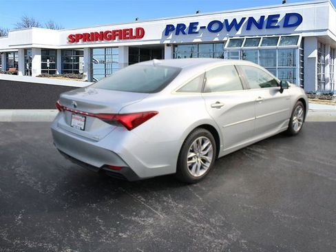 Used 2019 Toyota Avalon Limited image 4