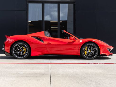 Used 2020 Ferrari 488 Pista Spider RWD image 12