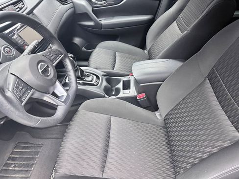 Used 2020 Nissan Rogue SV image 10