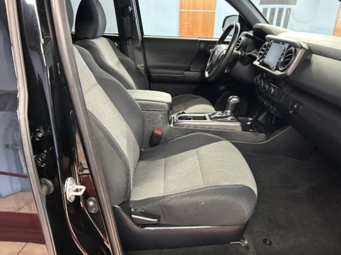 Used 2022 Toyota Tacoma TRD Off-Road image 10