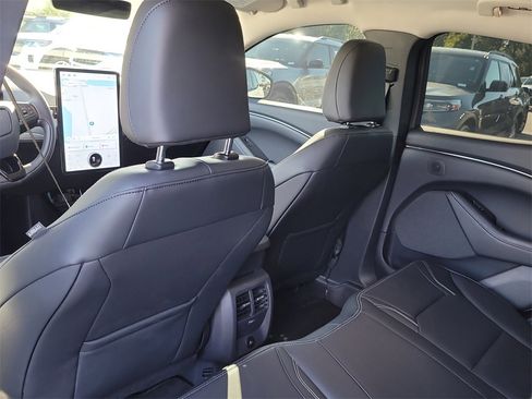 Certified 2025 Ford Mustang Mach-E Premium image 8