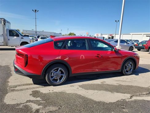New 2025 Kia K4 LXS image 2