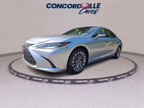 Used 2025 Lexus ES 350 Ultra Luxury w/ Accessory Package (Z2) FWD image 3