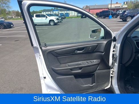 Used 2016 Chevrolet Traverse LT w/ Style and Technology Package AWD/4WD image 13
