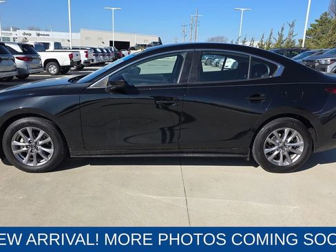 Used 2021 MAZDA MAZDA3 Sedan image 2