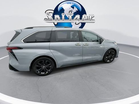 Used 2023 Toyota Sienna XSE image 10