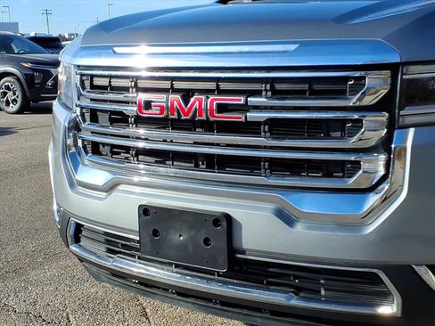 Used 2023 GMC Acadia SLE w/ Driver Convenience Package image 33