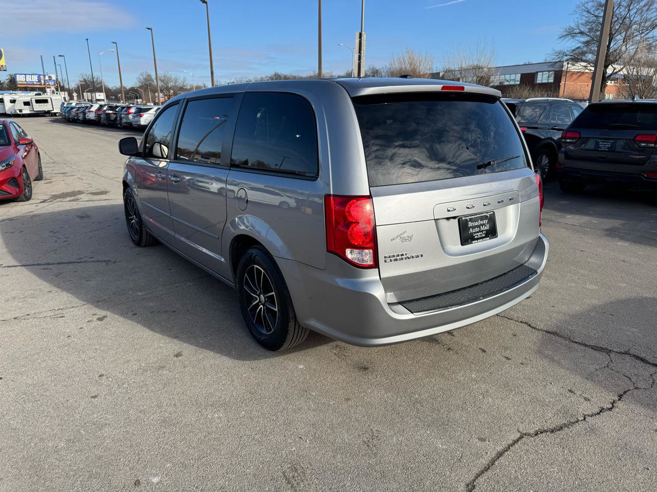 Used 2017 Dodge Grand Caravan SE FWD image 5