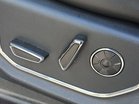 Used 2016 Ford F150 Platinum w/ Equipment Group 701A Luxury image 12