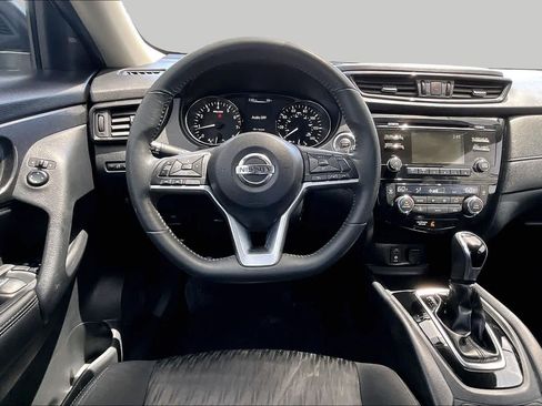 Used 2017 Nissan Rogue SV FWD image 6