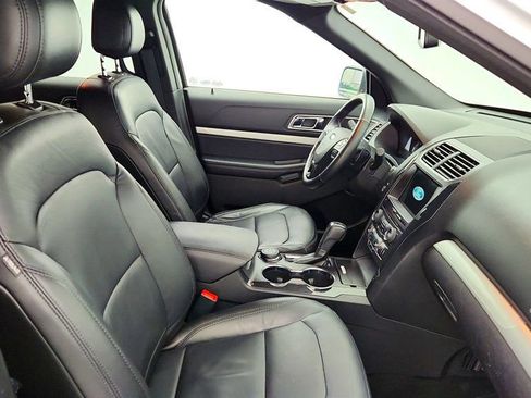 Used 2017 Ford Explorer XLT w/ Equipment Group 202A image 25