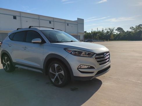 Used 2017 Hyundai Tucson Limited FWD image 3