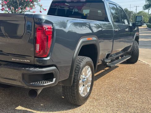 Used 2022 GMC Sierra 3500 Denali w/ Denali Ultimate Package AWD/4WD image 4