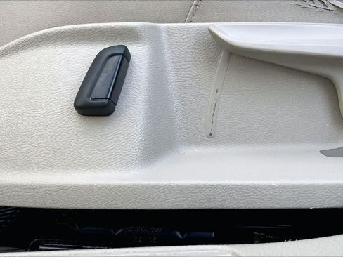 Used 2015 Volkswagen Golf S FWD image 33