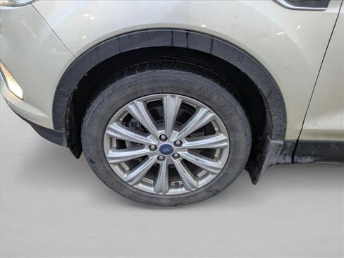 Used 2018 Ford Escape Titanium image 10