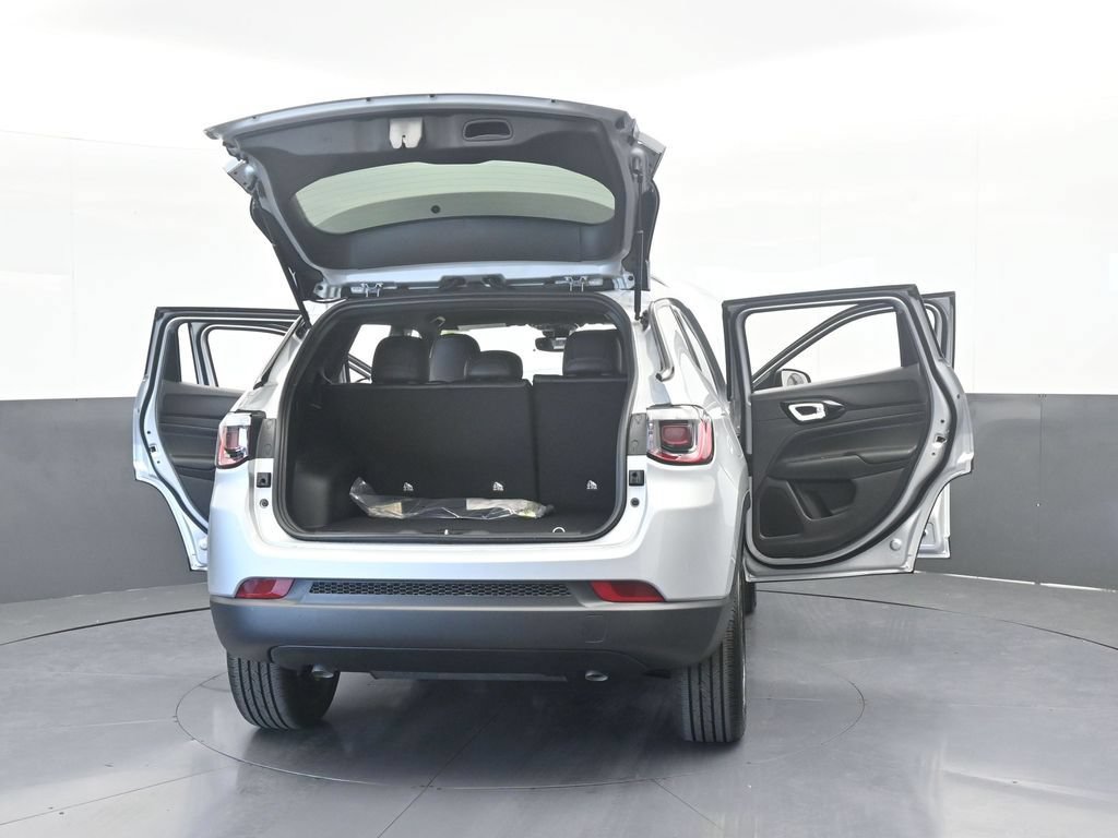 New 2026 Jeep Compass Latitude AWD/4WD image 70