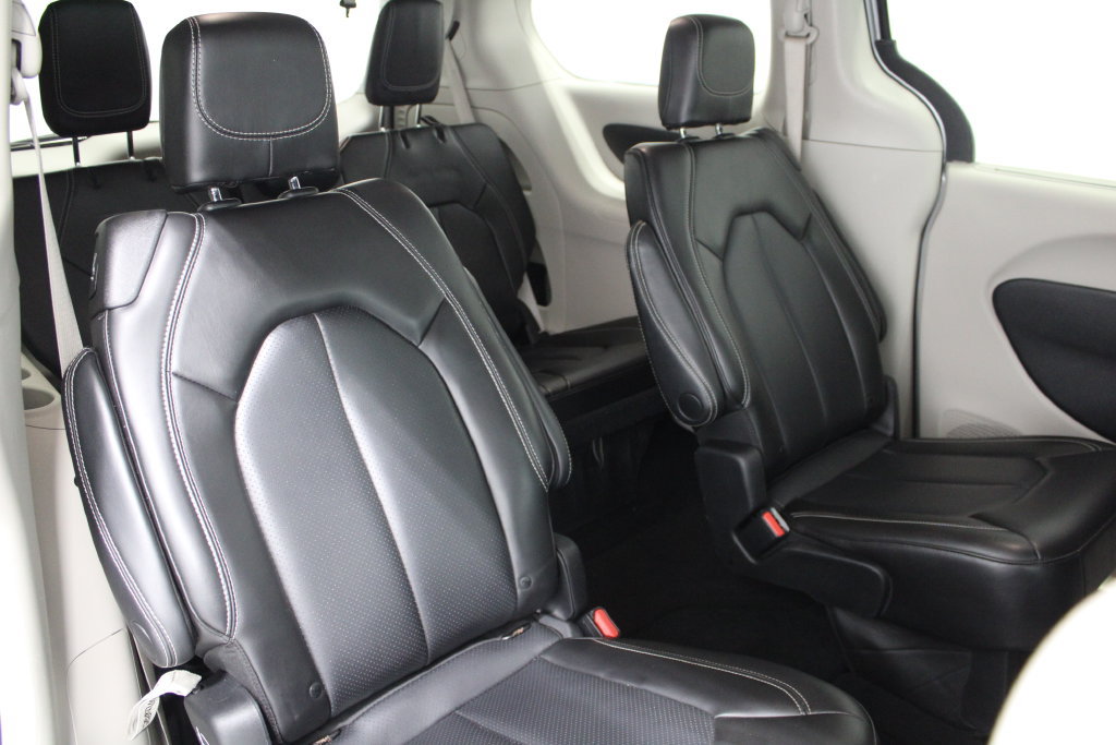 Used 2023 Chrysler Pacifica Touring-L FWD image 23