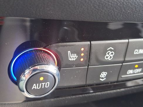 Used 2018 Buick Enclave Essence FWD image 29