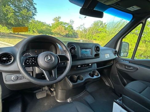Used 2023 Mercedes-Benz Sprinter 2500 image 12