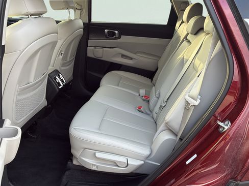 Certified 2025 Kia Sorento S AWD/4WD image 25